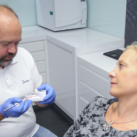 Hiányzó fogak implantációs pótlása