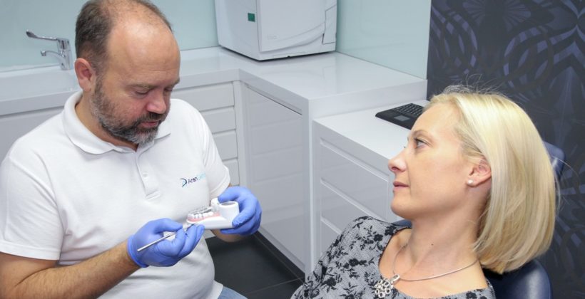 Hiányzó fogak implantációs pótlása